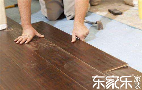 地板鋪貼一般在什么階段進行？